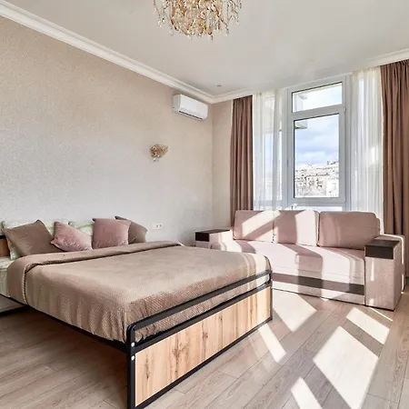 Novy Dom: Spacious Two-bedroom Near Olimpiiskaya Metro Apartment